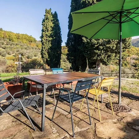 On 2 Floors For 2 To 4 Guests Donnini